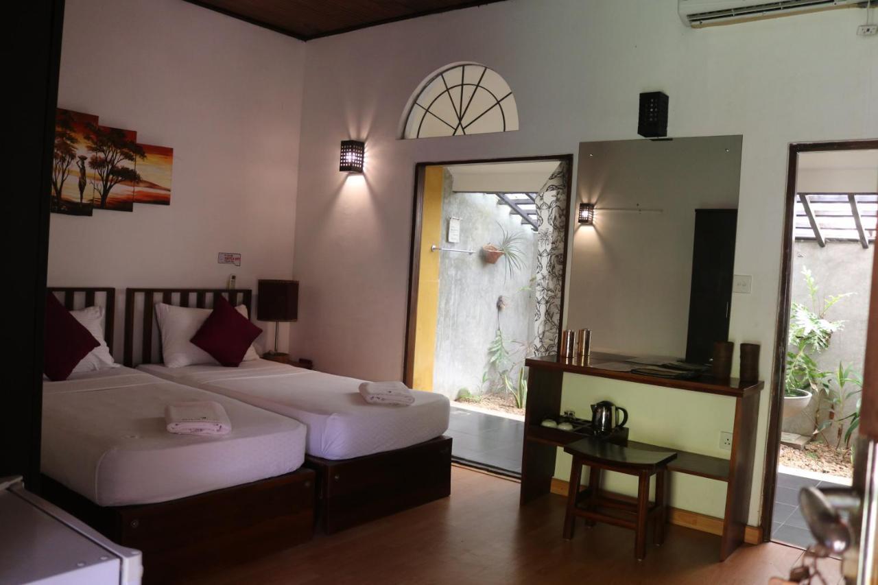 Pavana Hotel Negombo Bagian luar foto